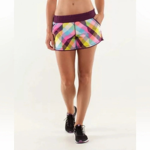 Lululemon Shorts Shake & Break in Sea Check Multi-Plum - Size 8-10 Measured - Picture 1 of 7